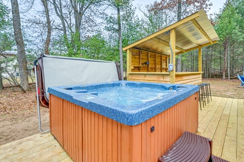 Family Home w/ Hot Tub: 2 Mi to Petenwell Lake! House in Petenwell Lake