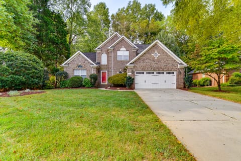 2 Mi to Lake Norman: Home w/ Deck in Huntersville! House in Huntersville