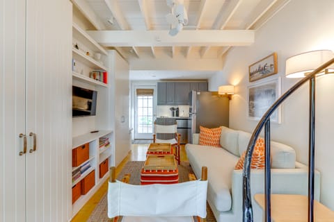 Stylish Lofted Condo, 1 Block to Commercial St! Apartment in Provincetown