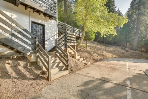 2 Mi to Water: Lake Arrowhead Studio Apartment in Lake Arrowhead