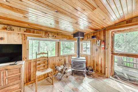 Cozy Cabin Near Grindstone Lake & Downtown! House in Ruidoso