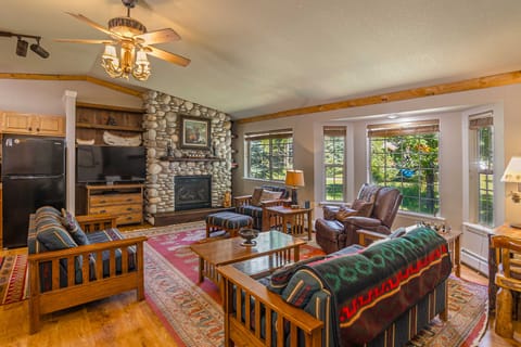 Cozy Home w/ Hot Tub: 7 Mi to Pagosa Hot Springs House in Colorado