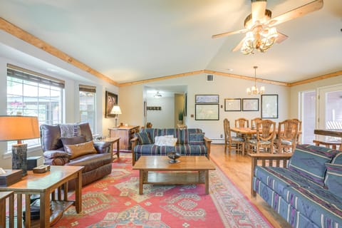 Cozy Home w/ Hot Tub: 7 Mi to Pagosa Hot Springs House in Colorado