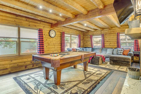 Cabin ~ 1 Mi to Lake Gregory & Hiking! House in Crestline