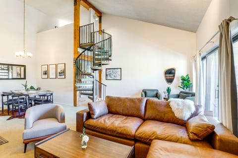 Walk to Lift: Mtn-View Crested Butte Condo w/ Loft Apartment in Colorado
