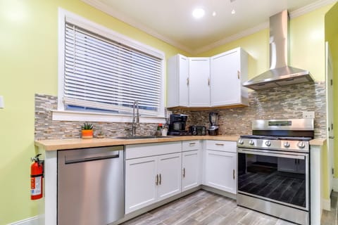 3 Mi to Ford Field: Detroit Home w/ Decks! House in Detroit