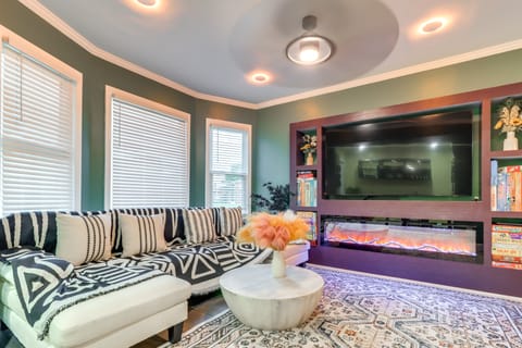 3 Mi to Ford Field: Detroit Home w/ Decks! House in Detroit