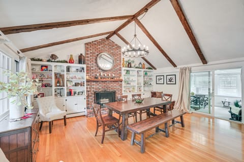 Cozy Wooded Home Near Salem, Boston, Beaches House in Ipswich