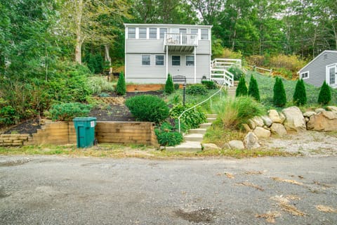 Waterfront Cape Cod Cottage on Peter's Pond Cottage in Mashpee