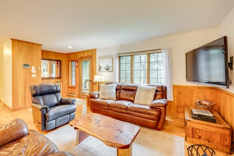 Game Room & Fire Pit: Wintergreen Resort Home! House in Nelson County