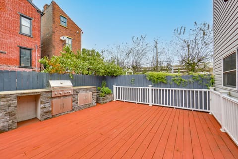 1 Mi to Dtwn: Walkable Gem in Pittsburgh Apartment in Pittsburgh