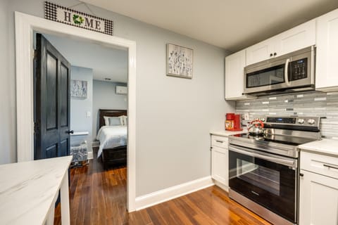 Renovated Apartment: 3 Mi to Downtown Philadelphia Apartment in Philadelphia