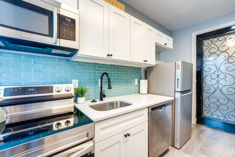 Central Philadelphia Apartment: 3 Mi to Downtown Apartment in Philadelphia