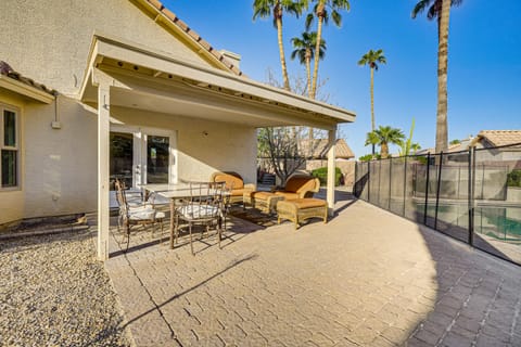 Avondale Family Home: Patio & Hot Tub House in Avondale