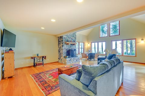 Hood Canal Home w/ Stunning Views & Private Beach House in Brinnon