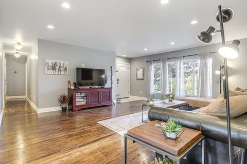 1/2 Mi to Creation Museum: Home w/ Large Yard! House in Ohio