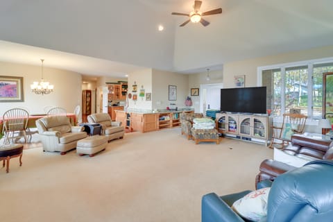 Goose Lake Home: 13 Mi to Michigan Int'l Speedway House in Ohio