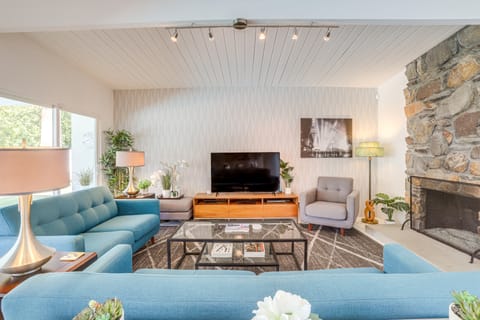 Home w/ Pool 1 Mi to Downtown Palm Springs! House in Palm Springs