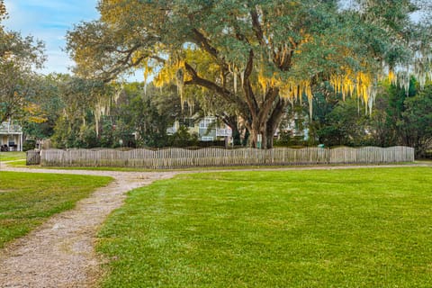 Townhome 3 Mi to Wescott Park & Golf Course! Apartment in Summerville