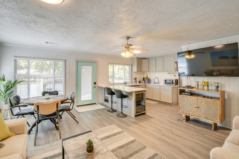 Lakefront Escape w/ Boat Docks in Hot Springs! Cottage in Piney