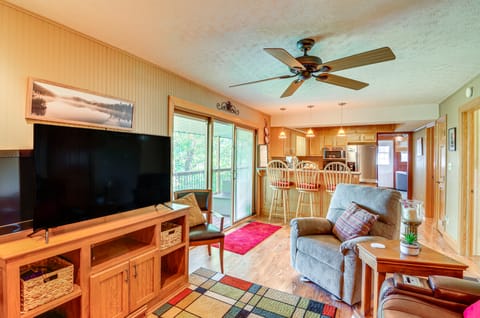 4 Mi to Cumberland River: Cabin w/ Deck & Fire Pit House in Burnside