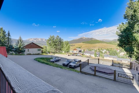 Walk to Ski Lifts: Cozy Crested Butte Condo Apartment in Colorado