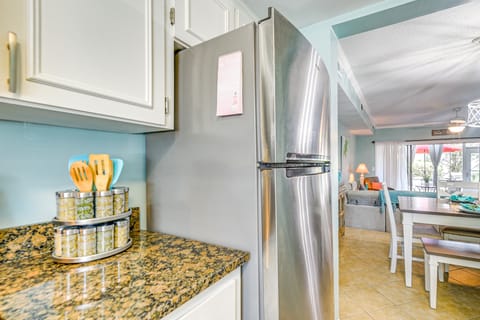 6 Mi to Barefoot Landing: North Myrtle Beach Abode Apartment in North Myrtle Beach