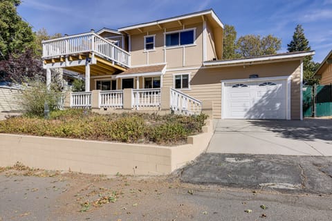 Home w/ 2 Decks - 2 Mi to Lake Gregory Dog Park! House in Crestline