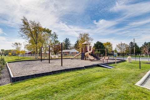 5 Mi to Fort Harrison: Home w/ Pool Access! House in Indiana