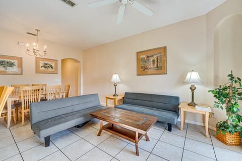 8 Mi to Disney: Orlando Townhome w/ Pool Access! Apartment in Four Corners