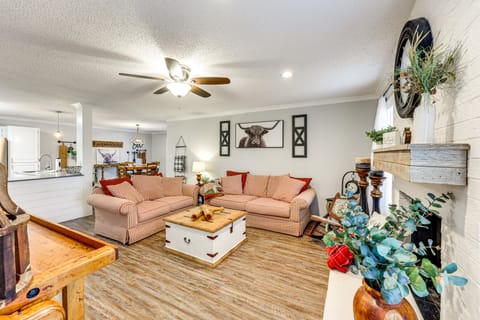 Near Lake Dardanelle: Updated Home w/ Large Yard! House in Arkansas