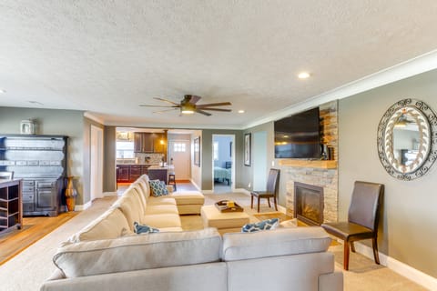 5 Mi to Lake: Port Clinton Home w/ Gazebo & Grill! House in Lake Erie