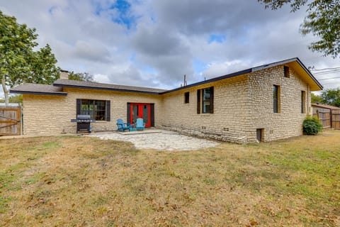 < 1 Mi to Dtwn: Home w/ Fenced Yard in Boerne! House in Boerne