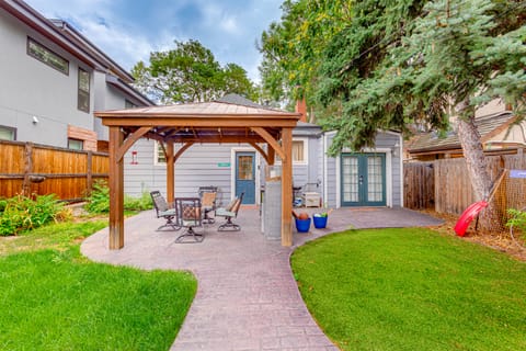 Denver Retreat in Cherry Creek: Walk to Dining! Apartamento in Cherry Creek