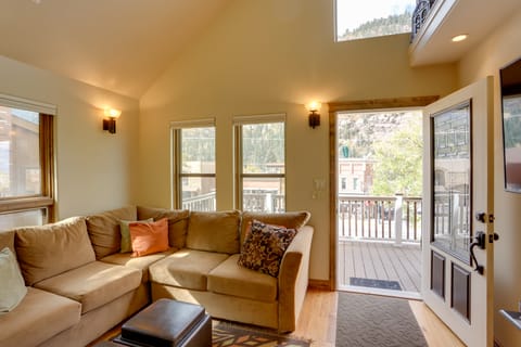 On Main Street: Ouray Getaway w/ Mountain Views! Apartment in Ouray