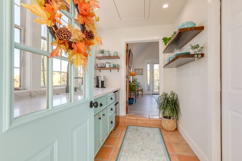 Steps to Sutter Creek: Chic Wine Country Cottage Cottage in Sutter Creek