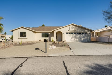 3 Mi to London Bridge: Home w/ Patio & Grill! House in Lake Havasu City