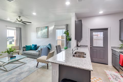 Newly Built Home: Close to Parks & Dining! House in Temple