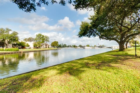 Condo on Lake Conroe w/ Direct Water Access Apartment in Lake Conroe