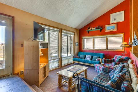 Walk to Ski Lift & Hiking: Granby Ranch Condo! Apartment in Granby