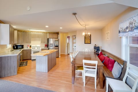 Hike & Picnic at Group Getaway in Rosedale! House in Ohio