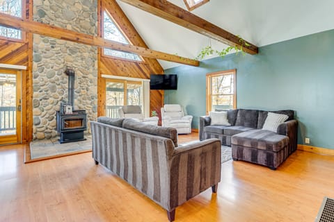 Home w/ Hot Tub, Pickleball & Disc Golf House in Ohio