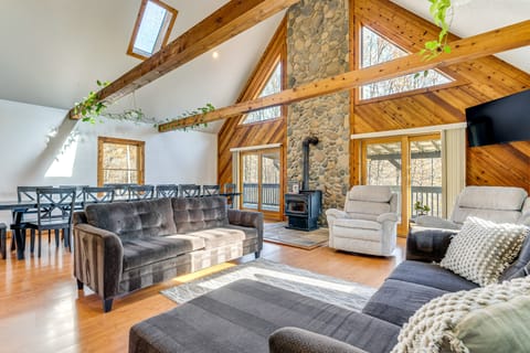 Home w/ Hot Tub, Pickleball & Disc Golf House in Ohio