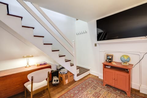 Pet-Friendly Studio in Old Town Alexandria! Apartment in Alexandria