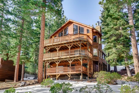 6 Mi to Ski Slopes! Family Tahoe Cabin w/ 3 Decks House in Tahoe Vista