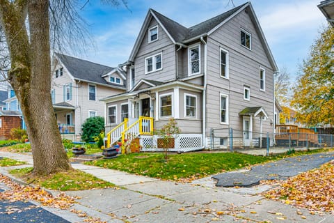 1 Mi to Dtwn: Colorful Binghamton Home House in Binghamton