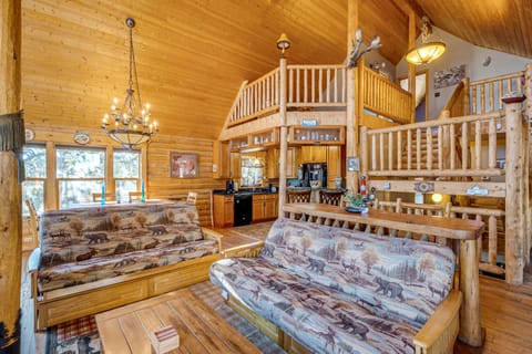 4 Mi to Fossil Beds: Private Log Cabin on 3 Acres House in Colorado