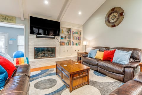 WFH-Friendly Austin Getaway w/ Backyard Oasis! House in Austin