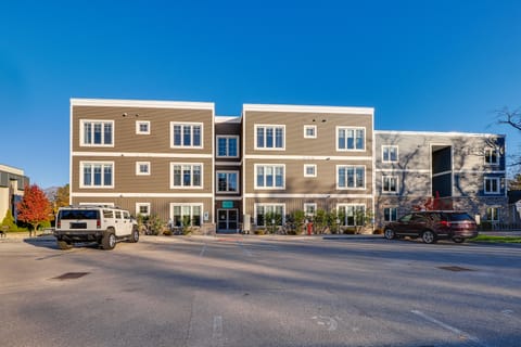 Walk to Beach: Traverse City Condo on Front Street Apartment in Traverse City