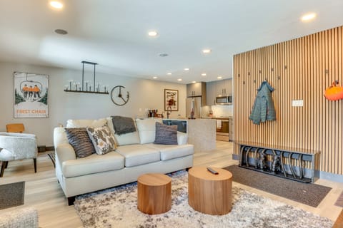 Between Beaver Creek & Vail: Modern Condo w/ View! Apartment in Eagle County